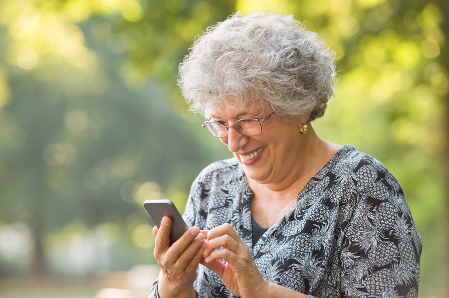 Caregiver in Menlo Park CA: Best Smartphones for Seniors